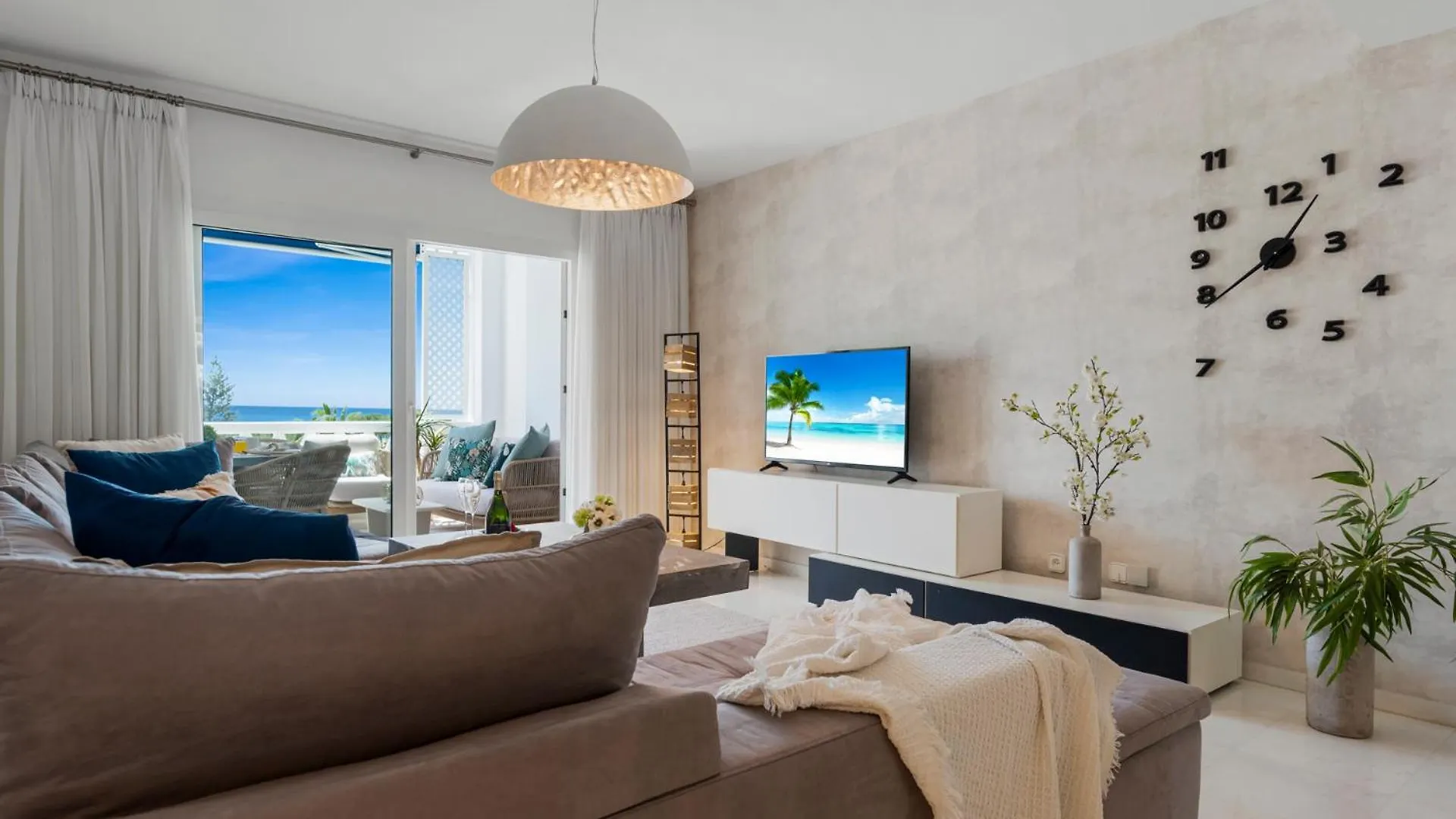 Moderno Y Luminoso Apartamento En Las Gaviotas- Puerto Banus Marbella Apartment