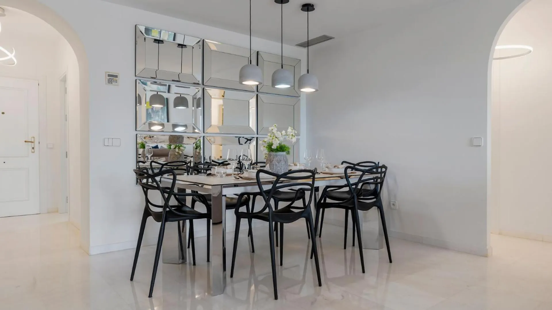 Moderno Y Luminoso Apartamento En Las Gaviotas- Puerto Banus Marbella