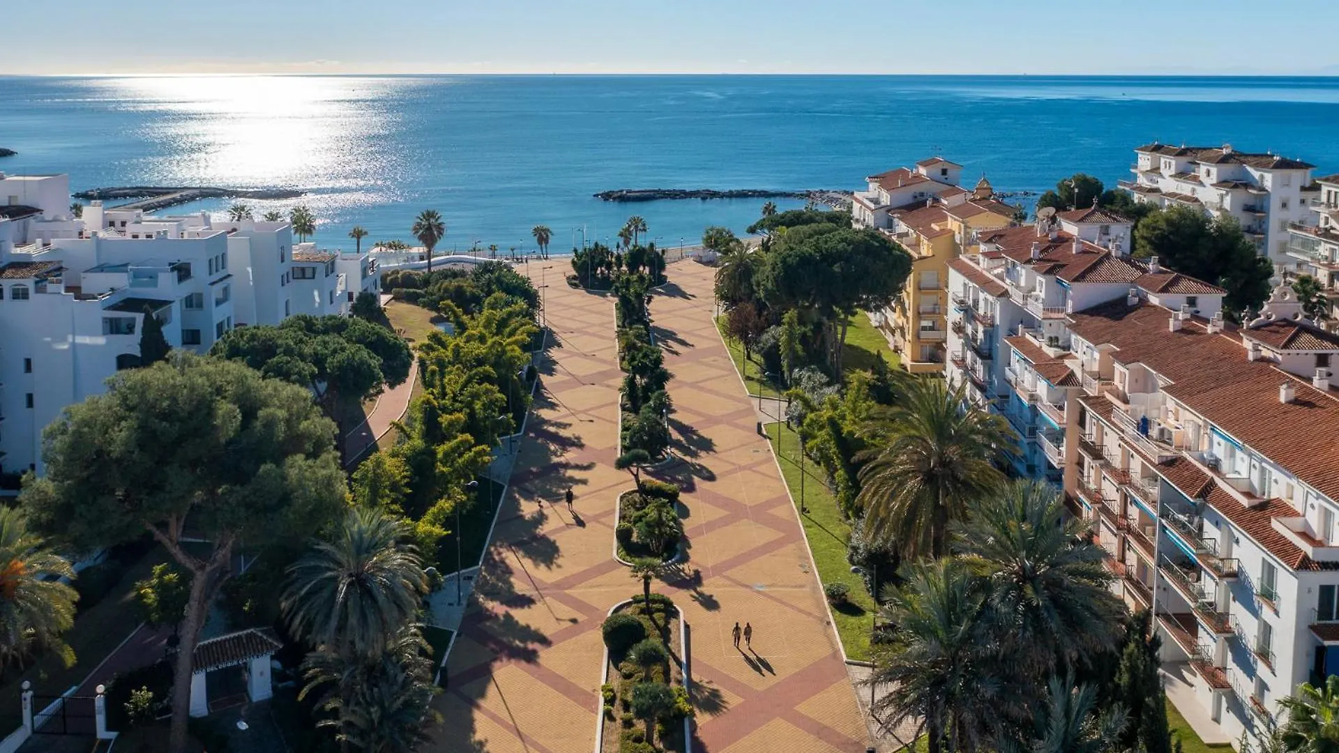 Moderno Y Luminoso Apartamento En Las Gaviotas- Puerto Banus Marbella