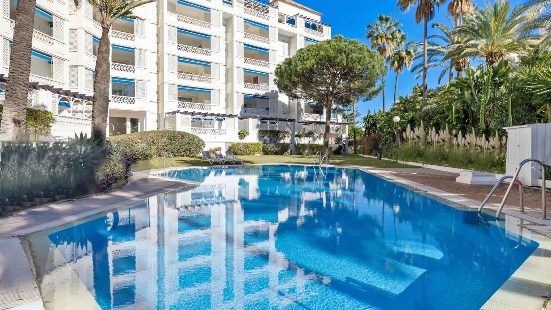 Moderno Y Luminoso Apartamento En Las Gaviotas- Puerto Banus Marbella Apartment