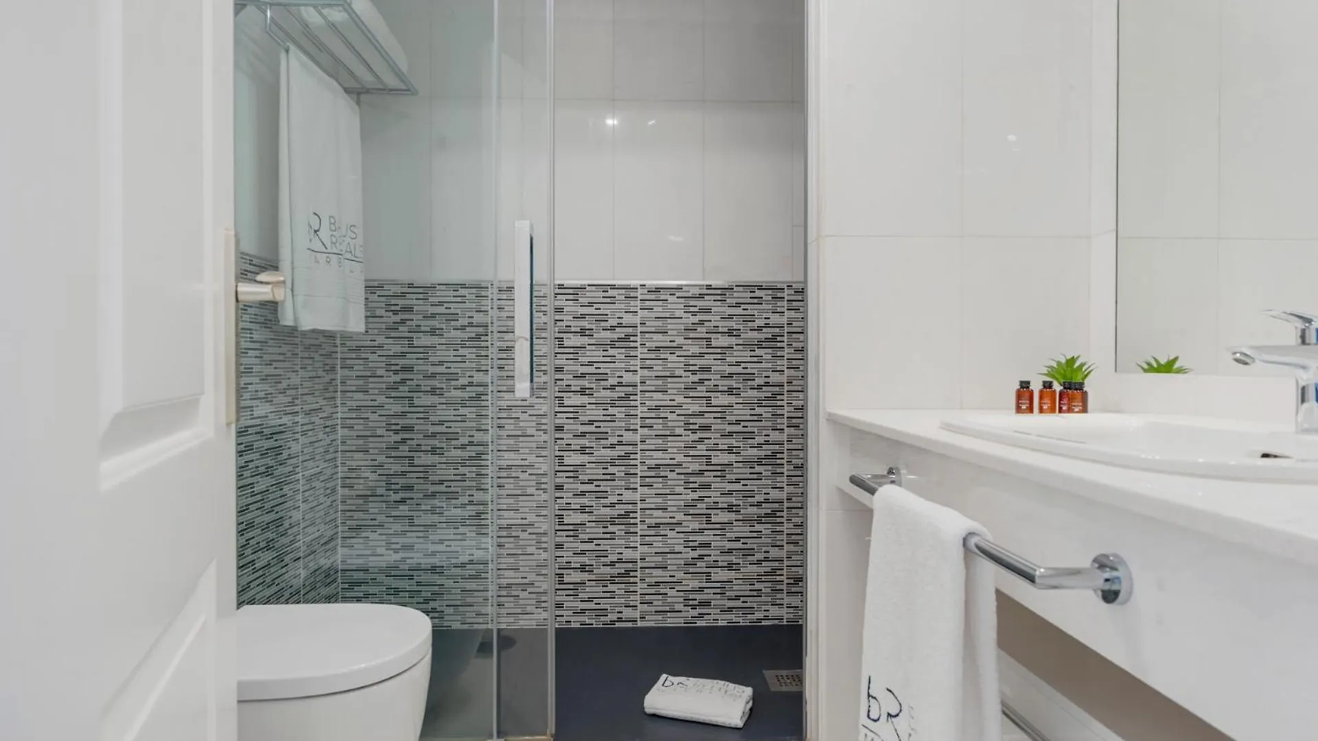 Moderno Y Luminoso Apartamento En Las Gaviotas- Puerto Banus Marbella Spain