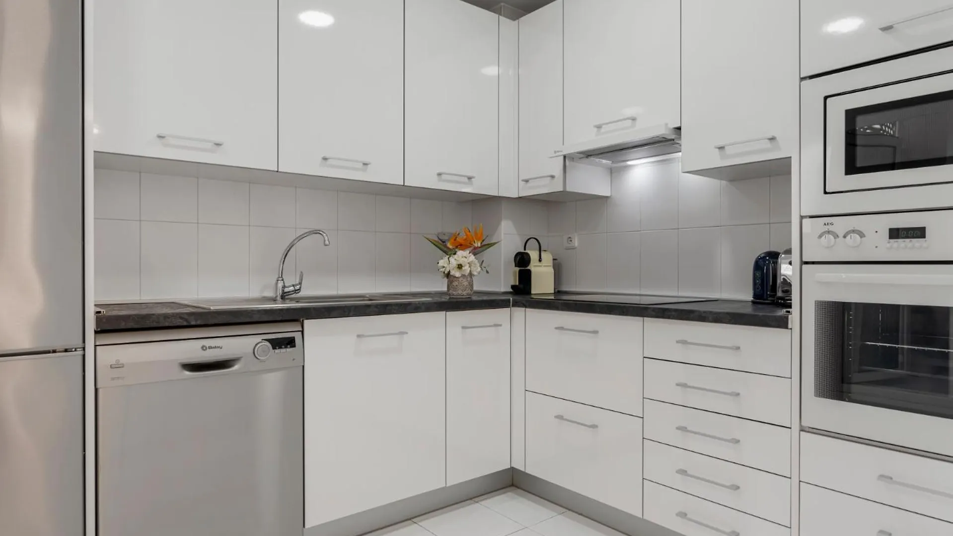 Moderno Y Luminoso Apartamento En Las Gaviotas- Puerto Banus Marbella 0*,  Spain