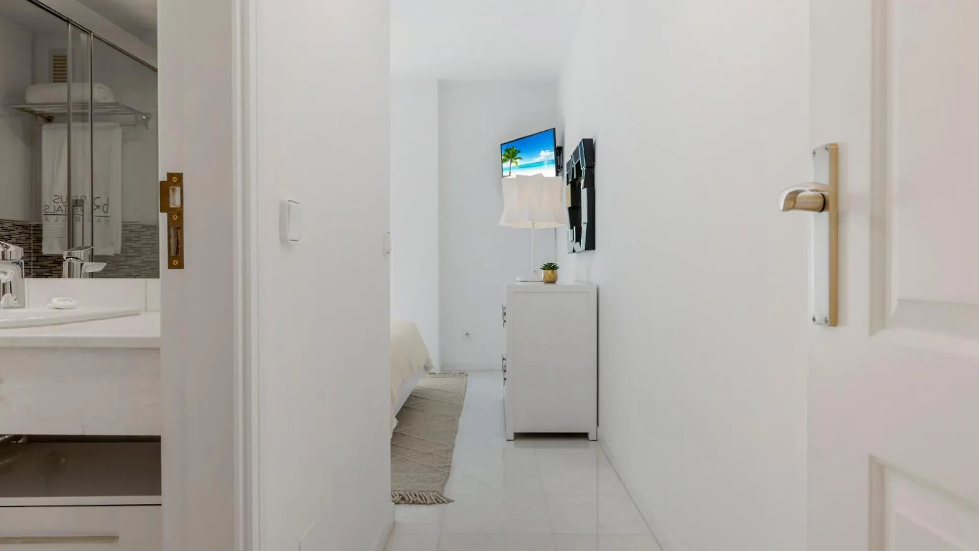 Moderno Y Luminoso Apartamento En Las Gaviotas- Puerto Banus Marbella