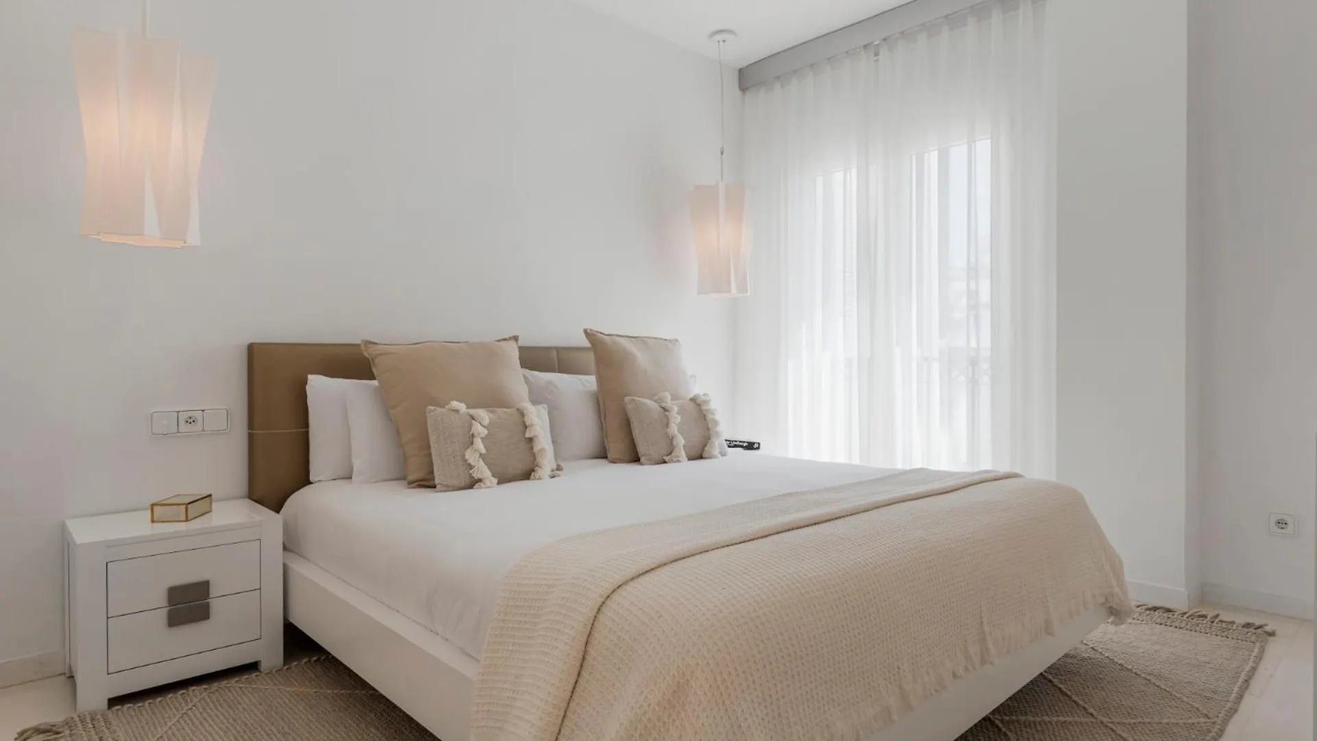 Moderno Y Luminoso Apartamento En Las Gaviotas- Puerto Banus Marbella