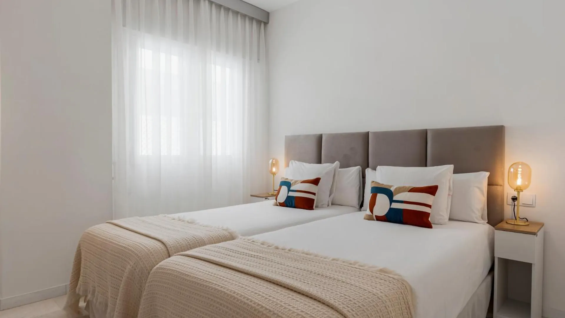Moderno y luminoso apartamento en Las Gaviotas- Puerto Banús Marbella España