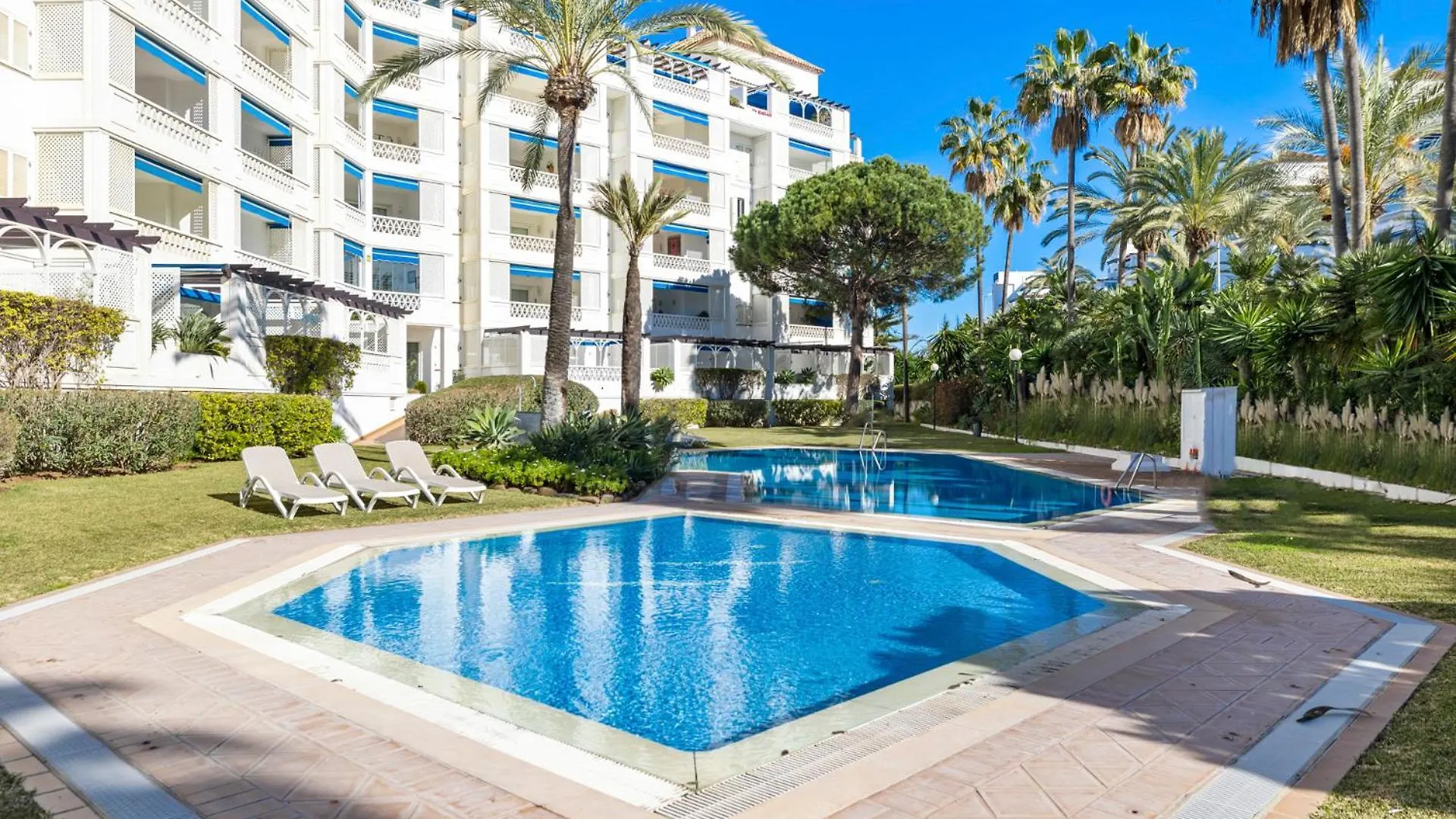 Moderno Y Luminoso Apartamento En Las Gaviotas- Puerto Banus Marbella Spain