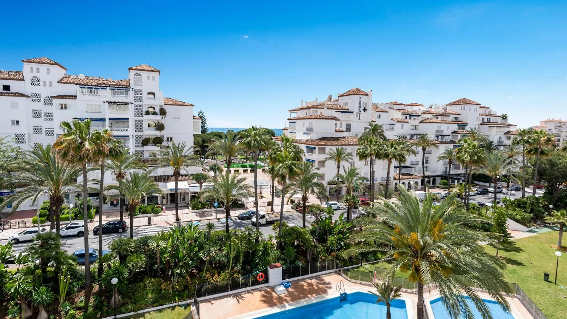 Moderno Y Luminoso Apartamento En Las Gaviotas- Puerto Banus Marbella