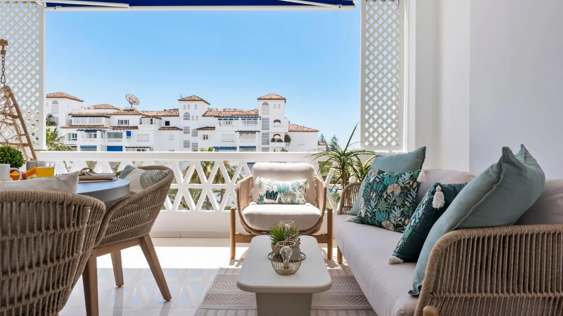 Moderno Y Luminoso Apartamento En Las Gaviotas- Puerto Banus Marbella Apartment