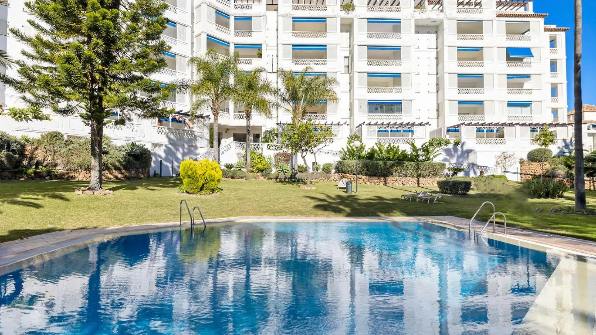 Moderno Y Luminoso Apartamento En Las Gaviotas- Puerto Banus Marbella 0*,  Spain